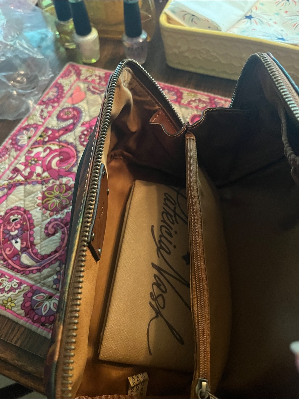 Travel makeup case by Patricia Nash brand new comes w dust bag too - Picture 6 of 7